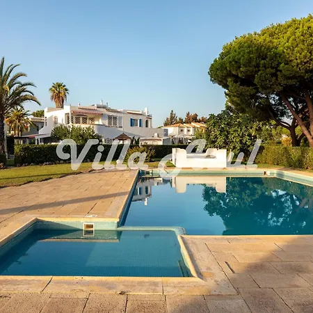 Villa Elegant With Private Pool In Quarteira Vilamoura