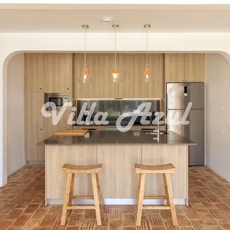 Elegant With Private Pool In Quarteira Villa