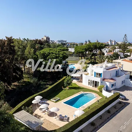 Villa Elegant With Private Pool In Quarteira *