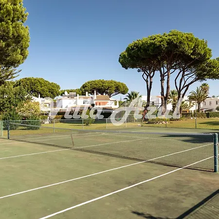 Elegant With Private Pool In Quarteira Vilamoura