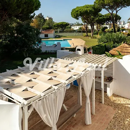 Elegant With Private Pool In Quarteira Vilamoura